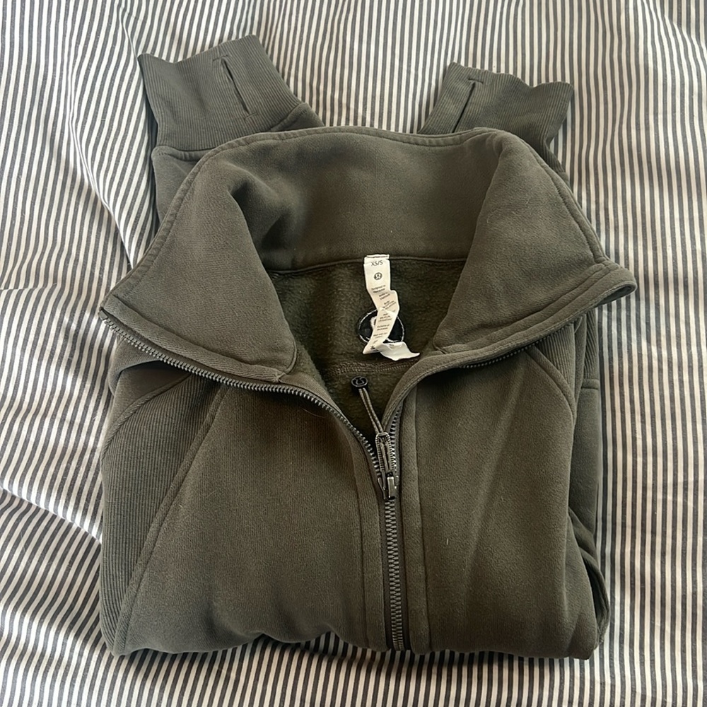 Olive lululemon scuba quarter zip XS/S.